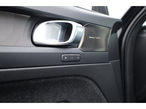 Volvo XC40 Recharge Ultimate 70 kWh | 97% SOH  Pano-dak | Warmte pomp | H&K Audio | Elek. stoelen | Stoel + stuurverw. |