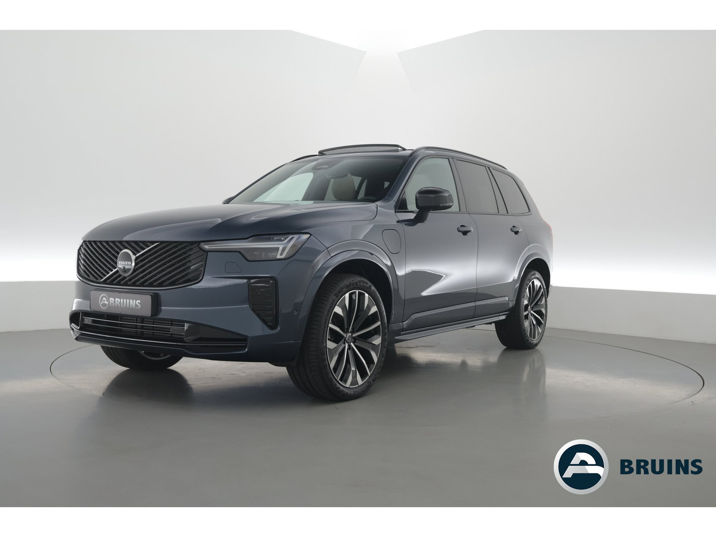 Volvo XC90 2.0 T8 Plus Dark | Luchtvering |  Pano-dak | B&W Audio | Trekhaak | 360 camera |