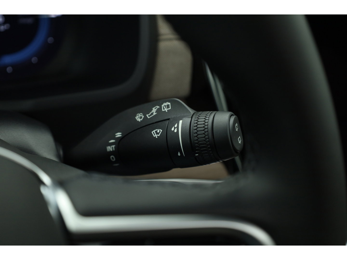 Volvo XC90 2.0 T8 Plus Dark | Luchtvering |  Pano-dak | B&W Audio | Trekhaak | 360 camera |