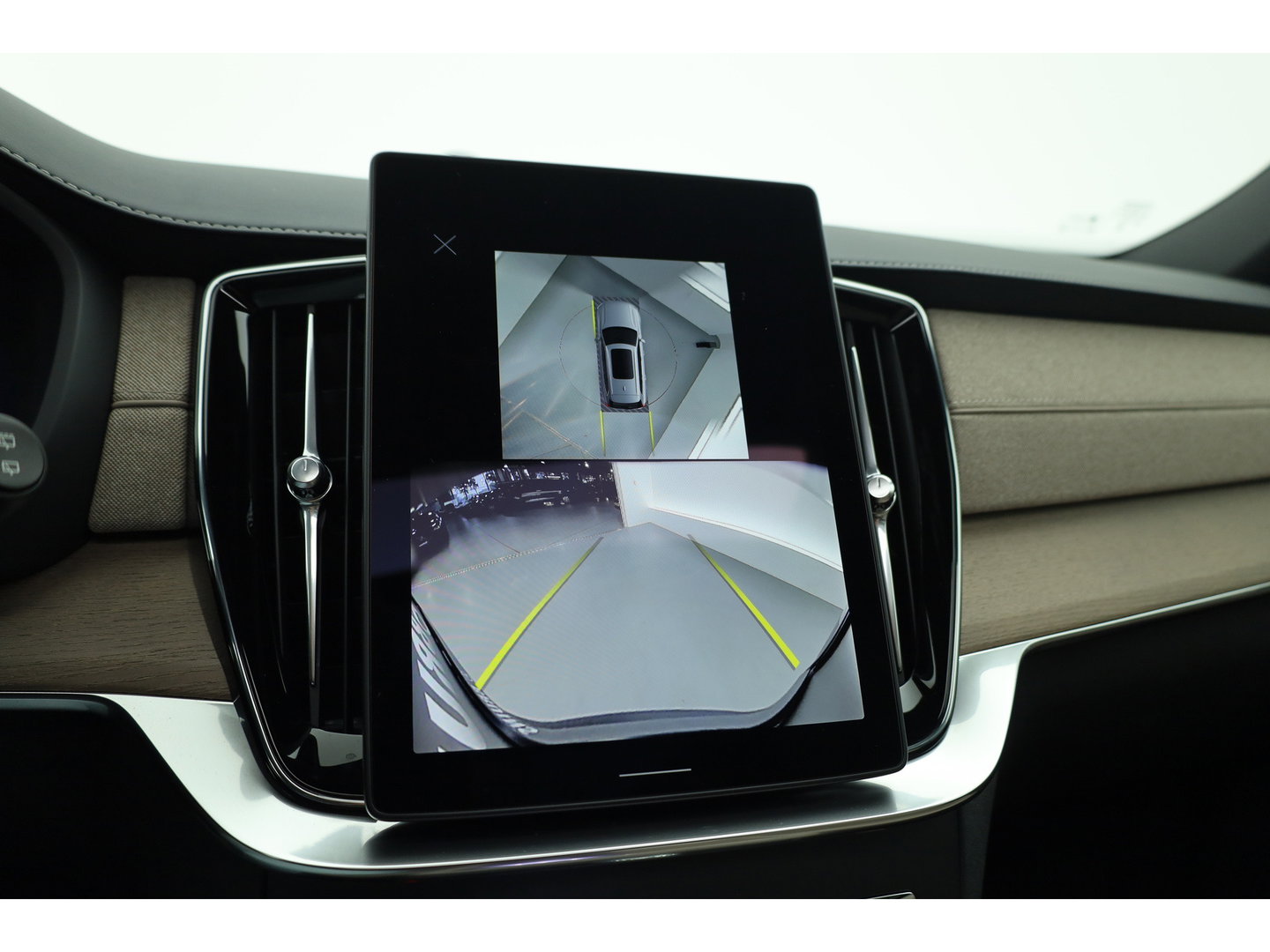 Volvo XC90 2.0 T8 Plus Dark | Luchtvering |  Pano-dak | B&W Audio | Trekhaak | 360 camera |