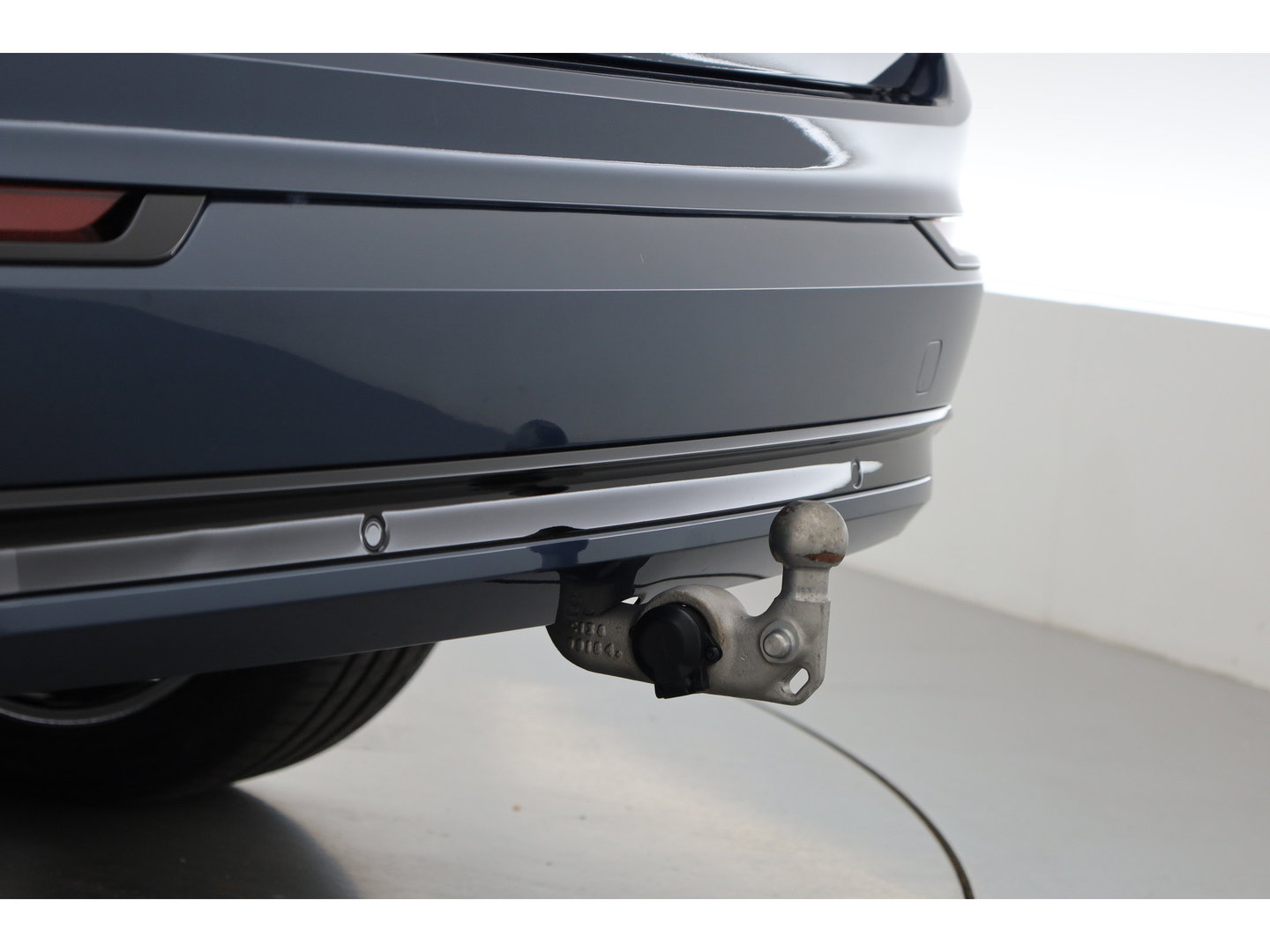 Volvo XC90 2.0 T8 Plus Dark | Luchtvering |  Pano-dak | B&W Audio | Trekhaak | 360 camera |