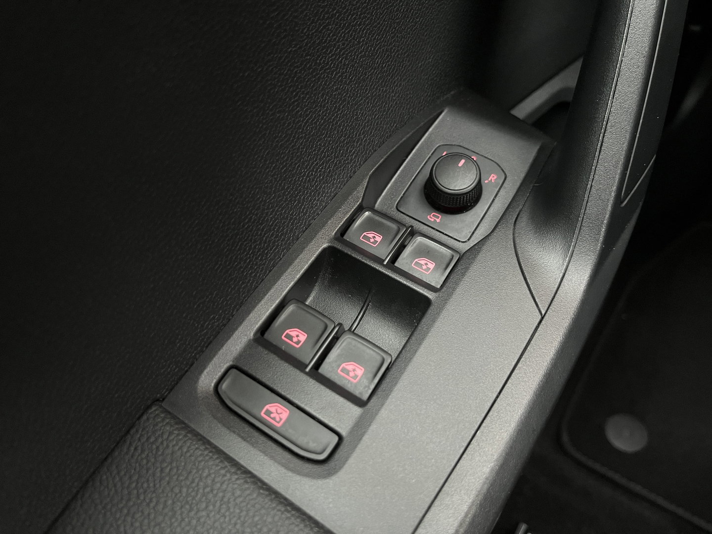 SEAT Arona 1.0 TSI Style Business Intense | Draadloze Apple Carplay | Automatische Verlichting | Front Assist | Stoelverwarming |