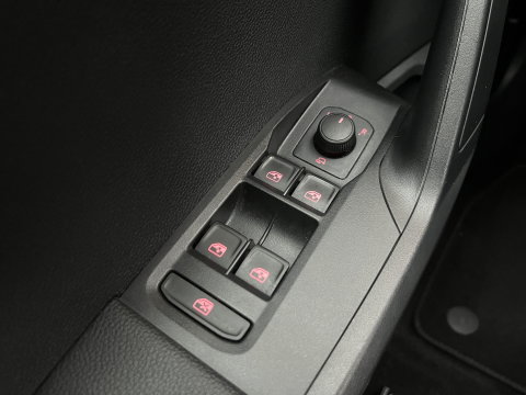 SEAT Arona 1.0 TSI Style Business Intense | Draadloze Apple Carplay | Automatische Verlichting | Front Assist | Stoelverwarming |