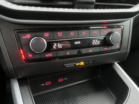 SEAT Arona 1.0 TSI Style Business Intense | Draadloze Apple Carplay | Automatische Verlichting | Front Assist | Stoelverwarming |