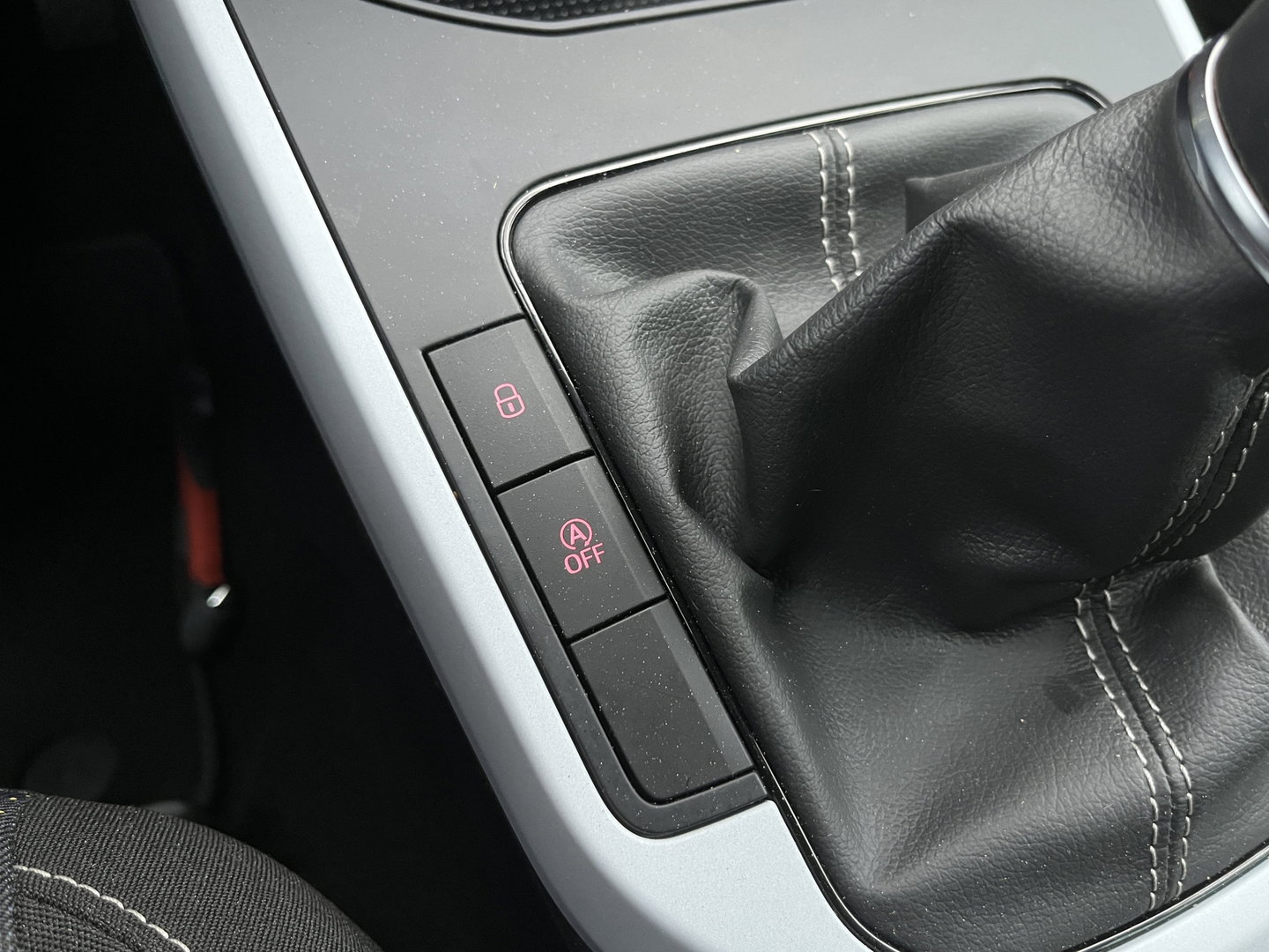 SEAT Arona 1.0 TSI Style Business Intense | Draadloze Apple Carplay | Automatische Verlichting | Front Assist | Stoelverwarming |