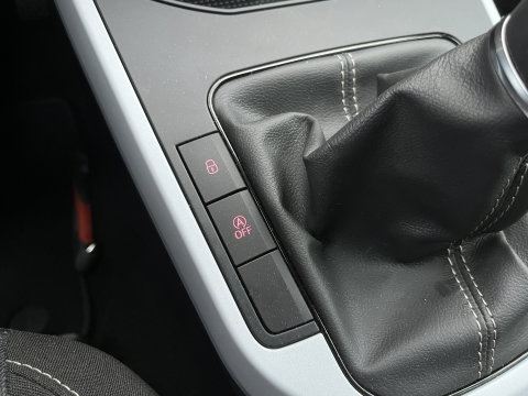 SEAT Arona 1.0 TSI Style Business Intense | Draadloze Apple Carplay | Automatische Verlichting | Front Assist | Stoelverwarming |