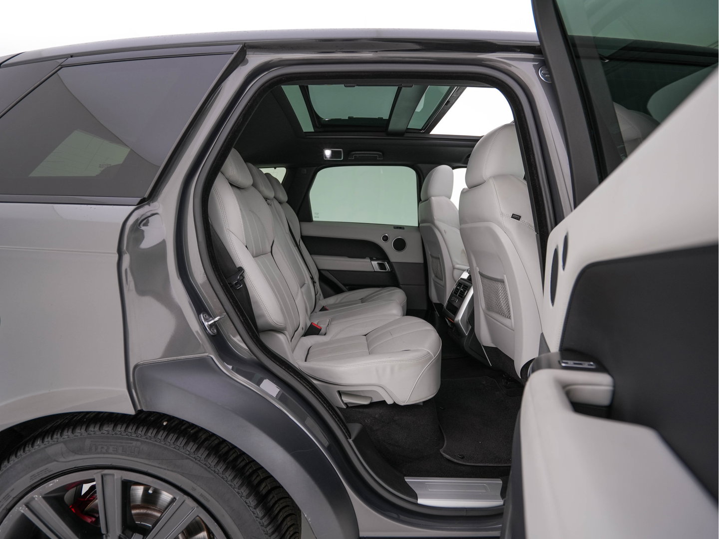 Land Rover Range Rover Sport 3.0 TDV6 HSE Dynamic *AUT | LEATHER | XENON | HEATED-COMFORTSEATS | NAVI-FULLMAP | KEYLESS | CAMERA | PRIVACY-GLASS | ECC | PDC | CRUISE | 21''ALU*