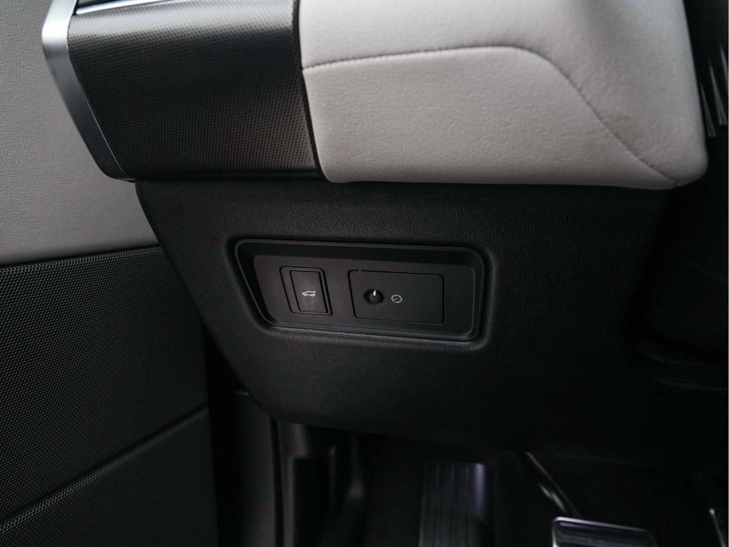 Land Rover Range Rover Sport 3.0 TDV6 HSE Dynamic *AUT | LEATHER | XENON | HEATED-COMFORTSEATS | NAVI-FULLMAP | KEYLESS | CAMERA | PRIVACY-GLASS | ECC | PDC | CRUISE | 21''ALU*