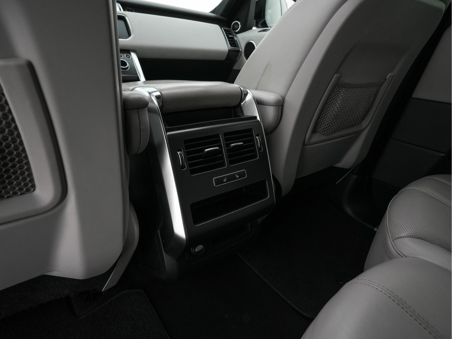 Land Rover Range Rover Sport 3.0 TDV6 HSE Dynamic *AUT | LEATHER | XENON | HEATED-COMFORTSEATS | NAVI-FULLMAP | KEYLESS | CAMERA | PRIVACY-GLASS | ECC | PDC | CRUISE | 21''ALU*