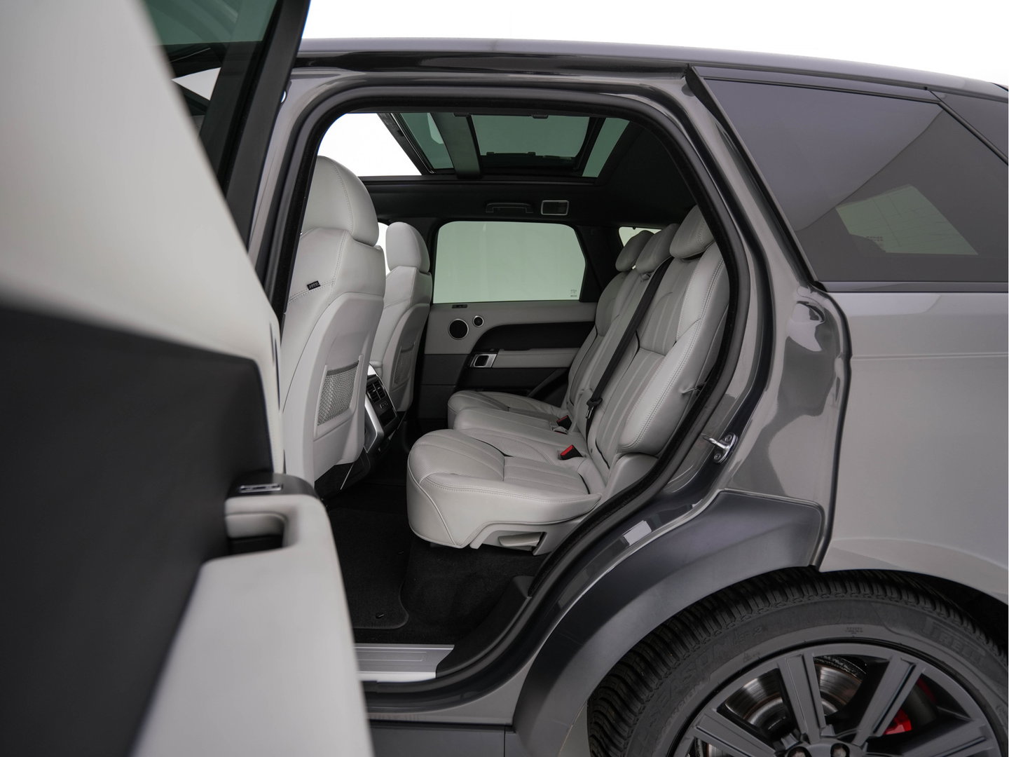 Land Rover Range Rover Sport 3.0 TDV6 HSE Dynamic *AUT | LEATHER | XENON | HEATED-COMFORTSEATS | NAVI-FULLMAP | KEYLESS | CAMERA | PRIVACY-GLASS | ECC | PDC | CRUISE | 21''ALU*