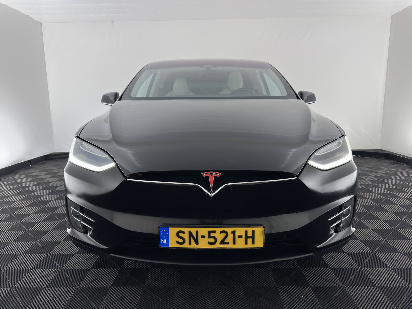 Tesla Model X 100D 7PERS. (INCL. BTW) *AUT | PANO | LEATHER | NAVI-FULLMAP | FULL-LED | AIRSUSPENSION | DIGI-COCKPIT | FASTLOADER | KEYLESS | DAB+ | HEATED-SPORTSEATS | PRIVACY-GLASS | AUTOPILOT |  20"ALU*