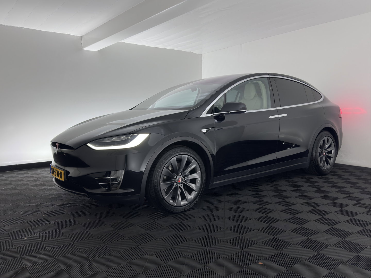 Tesla Model X 100D 7PERS. (INCL. BTW) *AUT | PANO | LEATHER | NAVI-FULLMAP | FULL-LED | AIRSUSPENSION | DIGI-COCKPIT | FASTLOADER | KEYLESS | DAB+ | HEATED-SPORTSEATS | PRIVACY-GLASS | AUTOPILOT |  20"ALU*