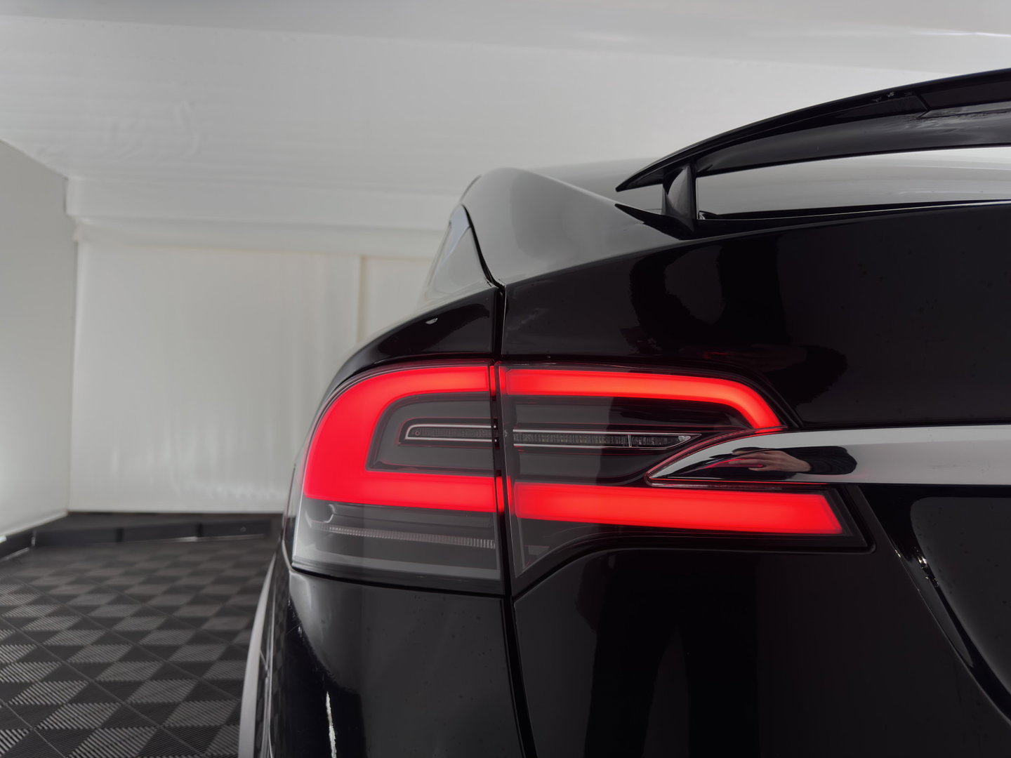 Tesla Model X 100D 7PERS. (INCL. BTW) *AUT | PANO | LEATHER | NAVI-FULLMAP | FULL-LED | AIRSUSPENSION | DIGI-COCKPIT | FASTLOADER | KEYLESS | DAB+ | HEATED-SPORTSEATS | PRIVACY-GLASS | AUTOPILOT |  20"ALU*