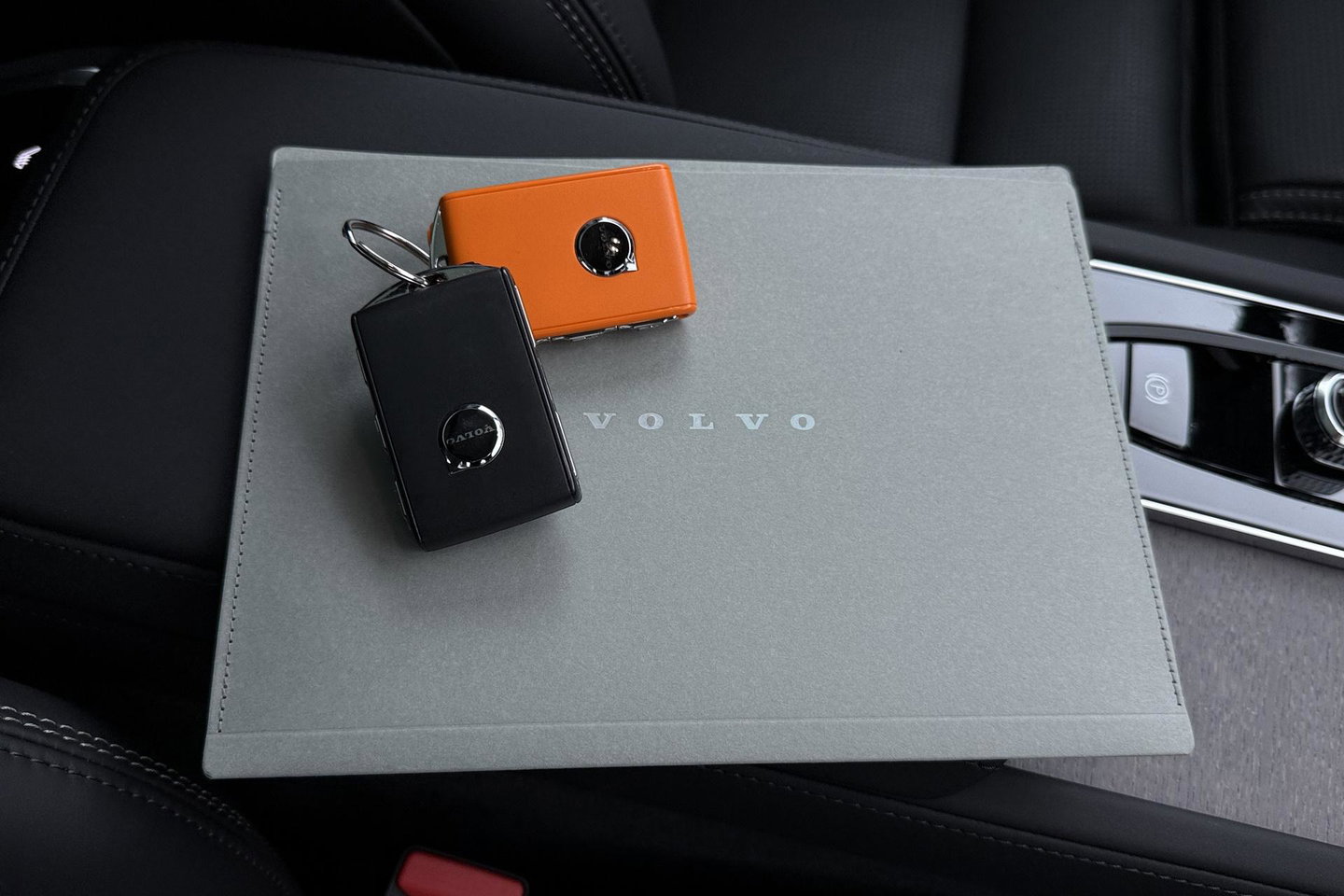 Volvo XC90 T8 Ultra Bright | Luchtvering | Bowers&Wilkins | 22 Inch | Panoramadak | Trekhaak | 360° Camera | Head-Up