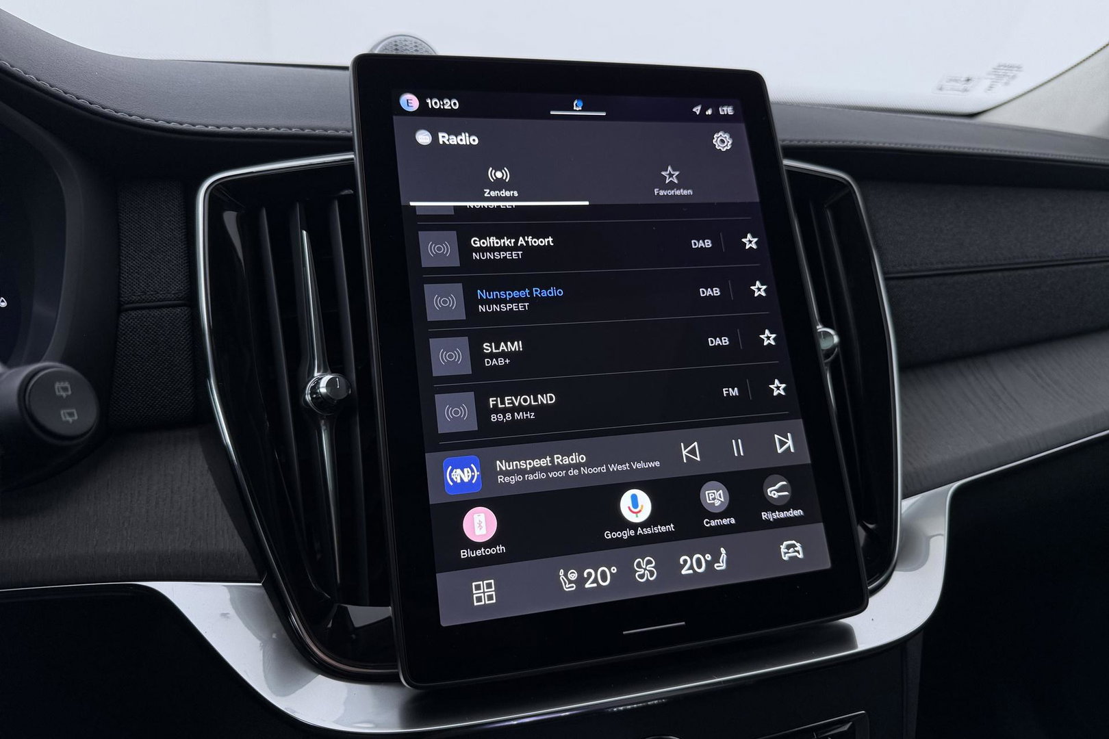 Volvo XC90 T8 Ultra Bright | Luchtvering | Bowers&Wilkins | 22 Inch | Panoramadak | Trekhaak | 360° Camera | Head-Up