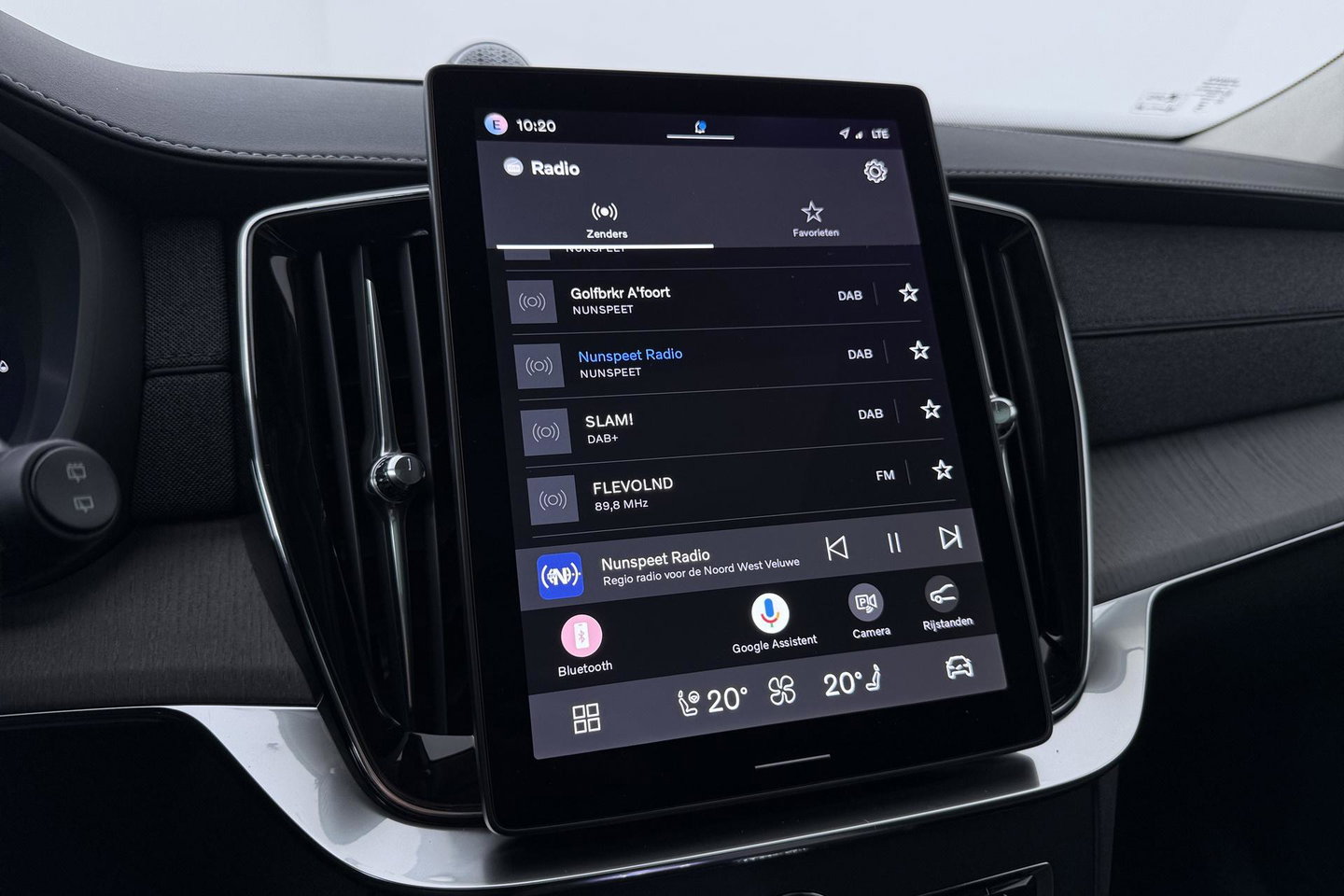Volvo XC90 T8 Ultra Bright | Luchtvering | Bowers&Wilkins | 22 Inch | Panoramadak | Trekhaak | 360° Camera | Head-Up