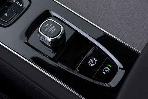 Volvo XC90 T8 Ultra Bright | Luchtvering | Bowers&Wilkins | 22 Inch | Panoramadak | Trekhaak | 360° Camera | Head-Up