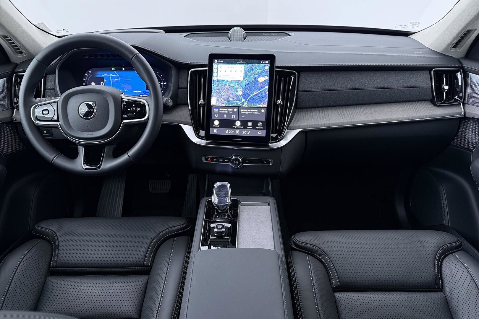 Volvo XC90 T8 Ultra Bright | Luchtvering | Bowers&Wilkins | 22 Inch | Panoramadak | Trekhaak | 360° Camera | Head-Up