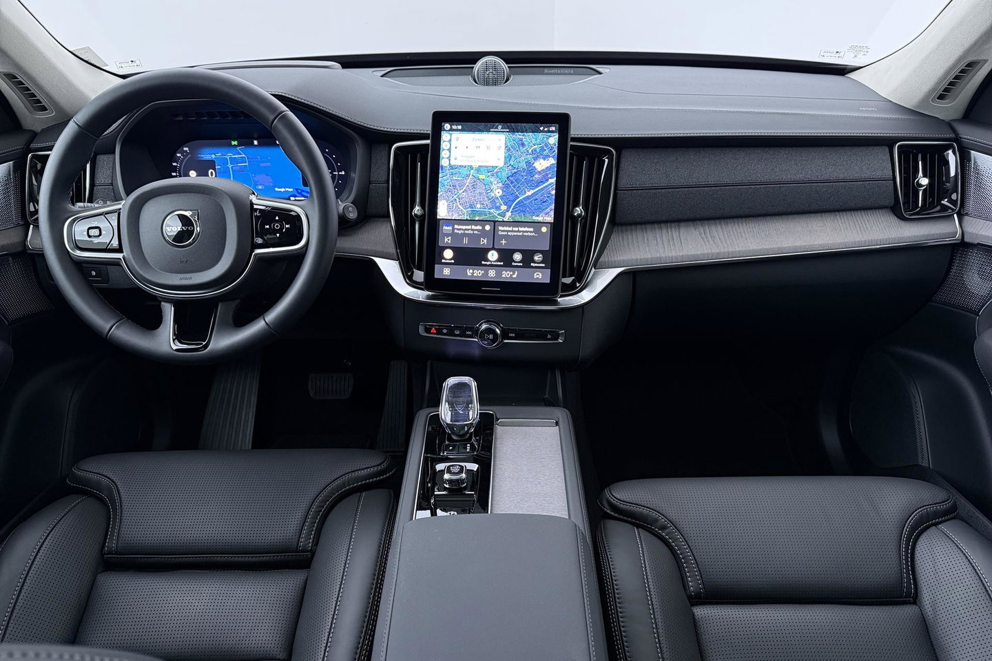 Volvo XC90 T8 Ultra Bright | Luchtvering | Bowers&Wilkins | 22 Inch | Panoramadak | Trekhaak | 360° Camera | Head-Up