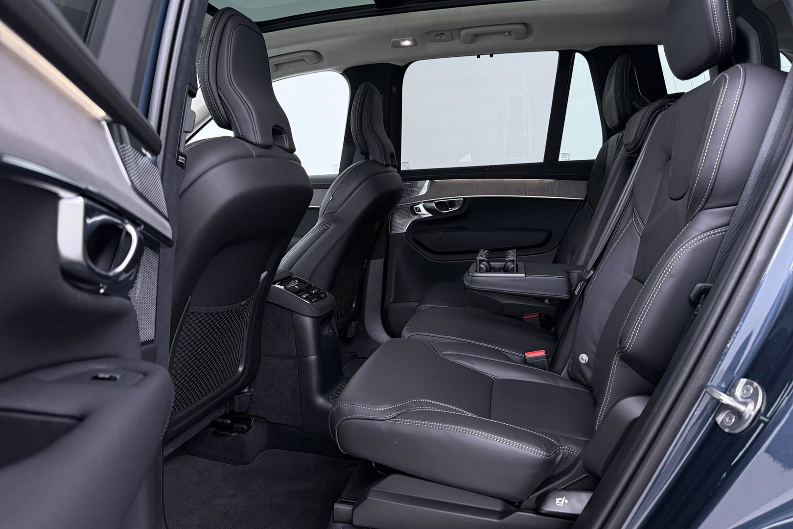 Volvo XC90 T8 Ultra Bright | Luchtvering | Bowers&Wilkins | 22 Inch | Panoramadak | Trekhaak | 360° Camera | Head-Up
