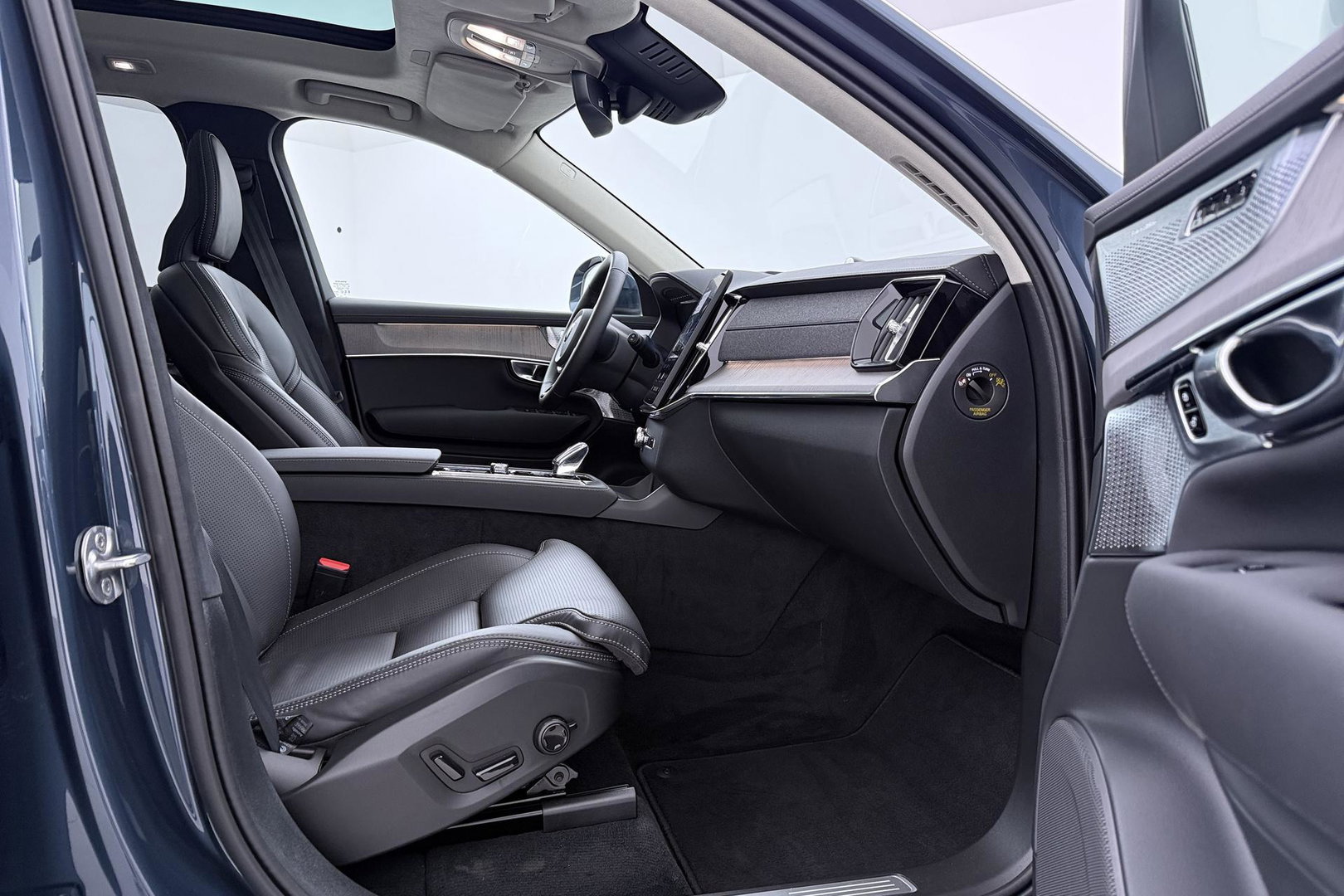 Volvo XC90 T8 Ultra Bright | Luchtvering | Bowers&Wilkins | 22 Inch | Panoramadak | Trekhaak | 360° Camera | Head-Up