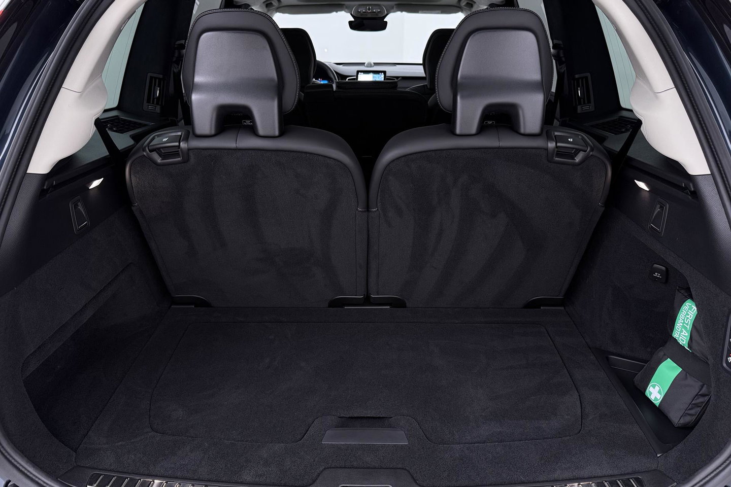 Volvo XC90 T8 Ultra Bright | Luchtvering | Bowers&Wilkins | 22 Inch | Panoramadak | Trekhaak | 360° Camera | Head-Up
