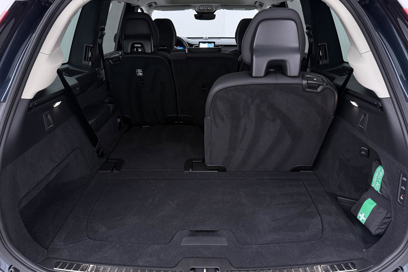 Volvo XC90 T8 Ultra Bright | Luchtvering | Bowers&Wilkins | 22 Inch | Panoramadak | Trekhaak | 360° Camera | Head-Up