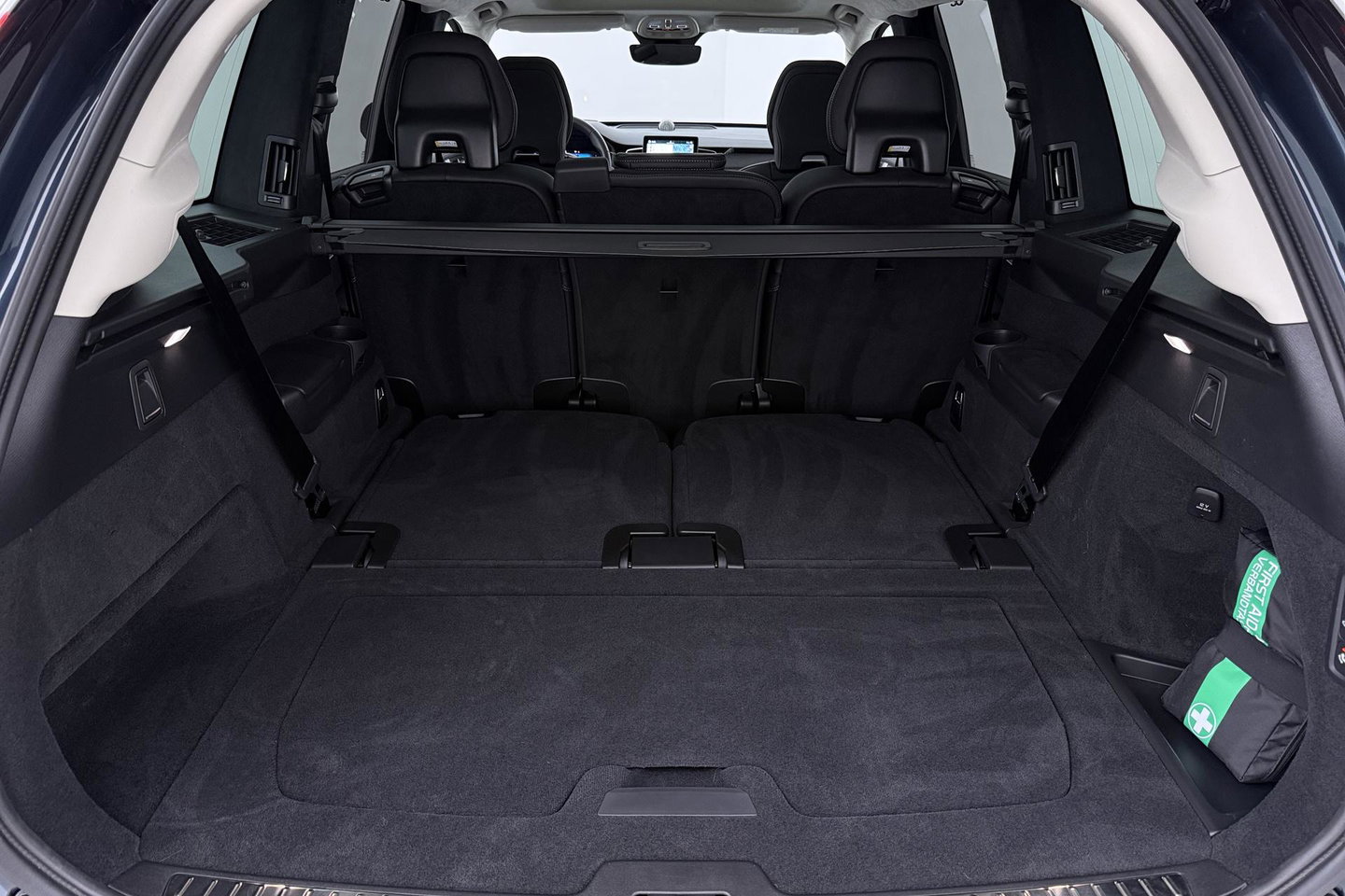 Volvo XC90 T8 Ultra Bright | Luchtvering | Bowers&Wilkins | 22 Inch | Panoramadak | Trekhaak | 360° Camera | Head-Up
