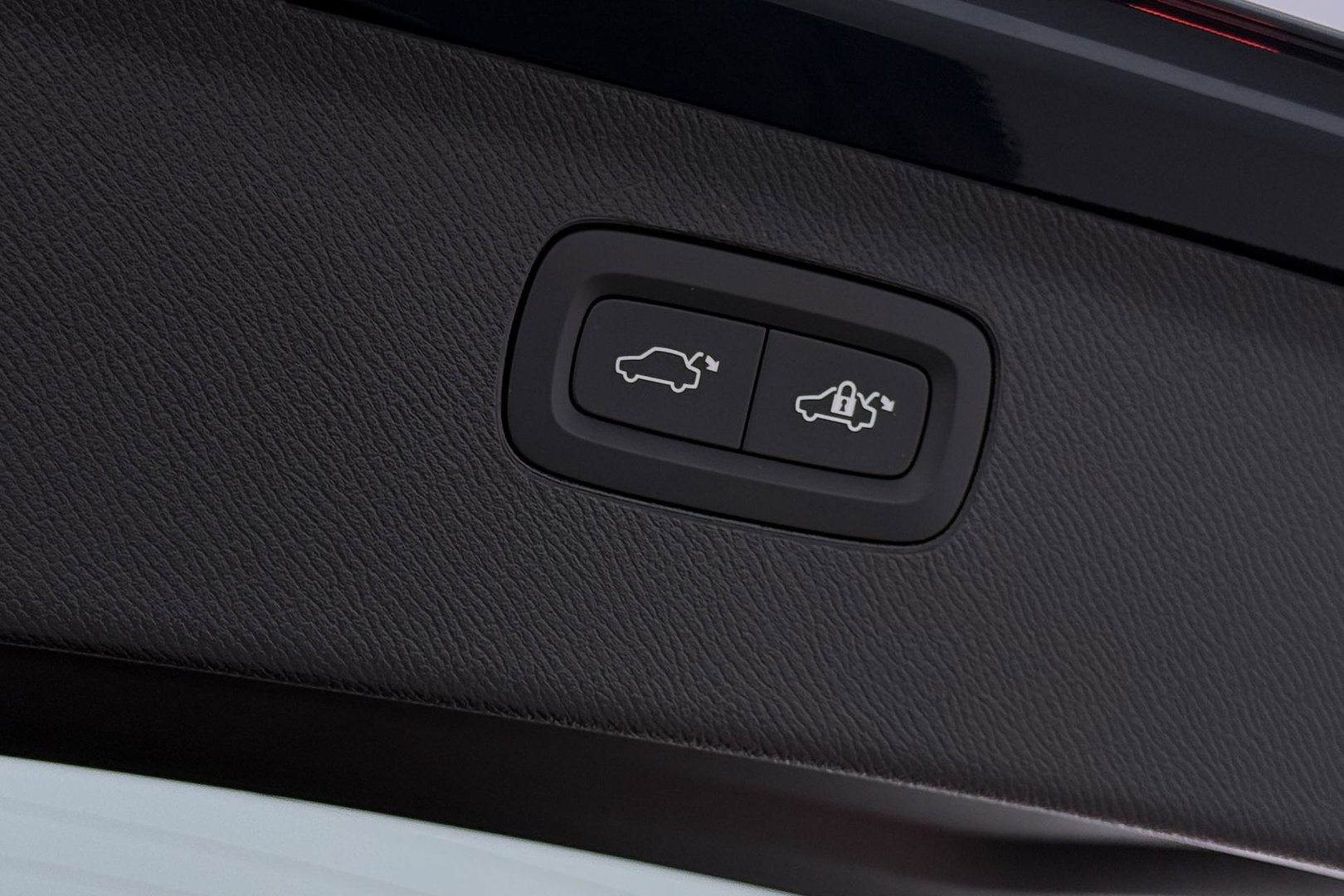 Volvo XC90 T8 Ultra Bright | Luchtvering | Bowers&Wilkins | 22 Inch | Panoramadak | Trekhaak | 360° Camera | Head-Up