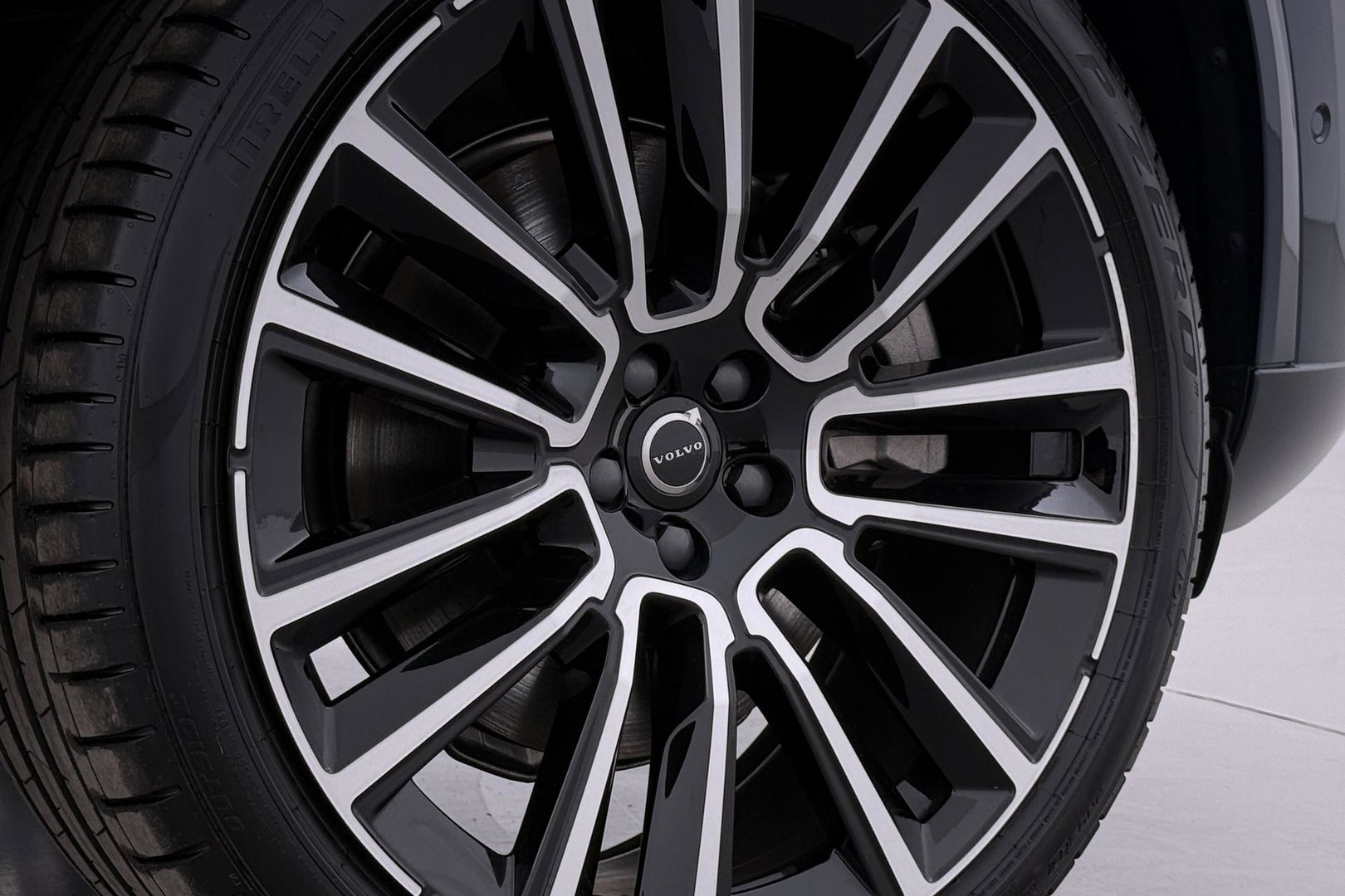 Volvo XC90 T8 Ultra Bright | Luchtvering | Bowers&Wilkins | 22 Inch | Panoramadak | Trekhaak | 360° Camera | Head-Up