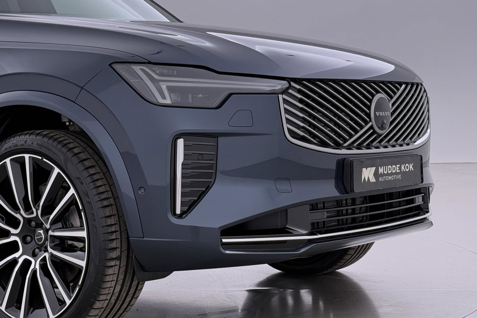 Volvo XC90 T8 Ultra Bright | Luchtvering | Bowers&Wilkins | 22 Inch | Panoramadak | Trekhaak | 360° Camera | Head-Up