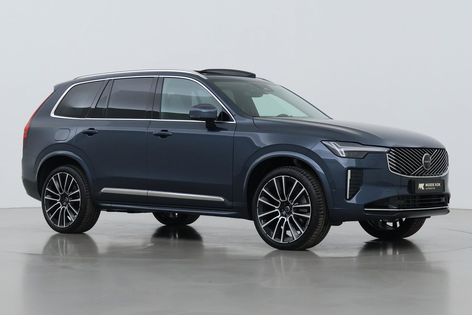 Volvo XC90 T8 Ultra Bright | Luchtvering | Bowers&Wilkins | 22 Inch | Panoramadak | Trekhaak | 360° Camera | Head-Up
