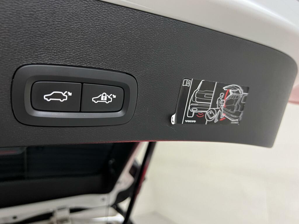 Volvo XC40 1.5 T5 Recharge R-Design Pano H/K Camera Cruise