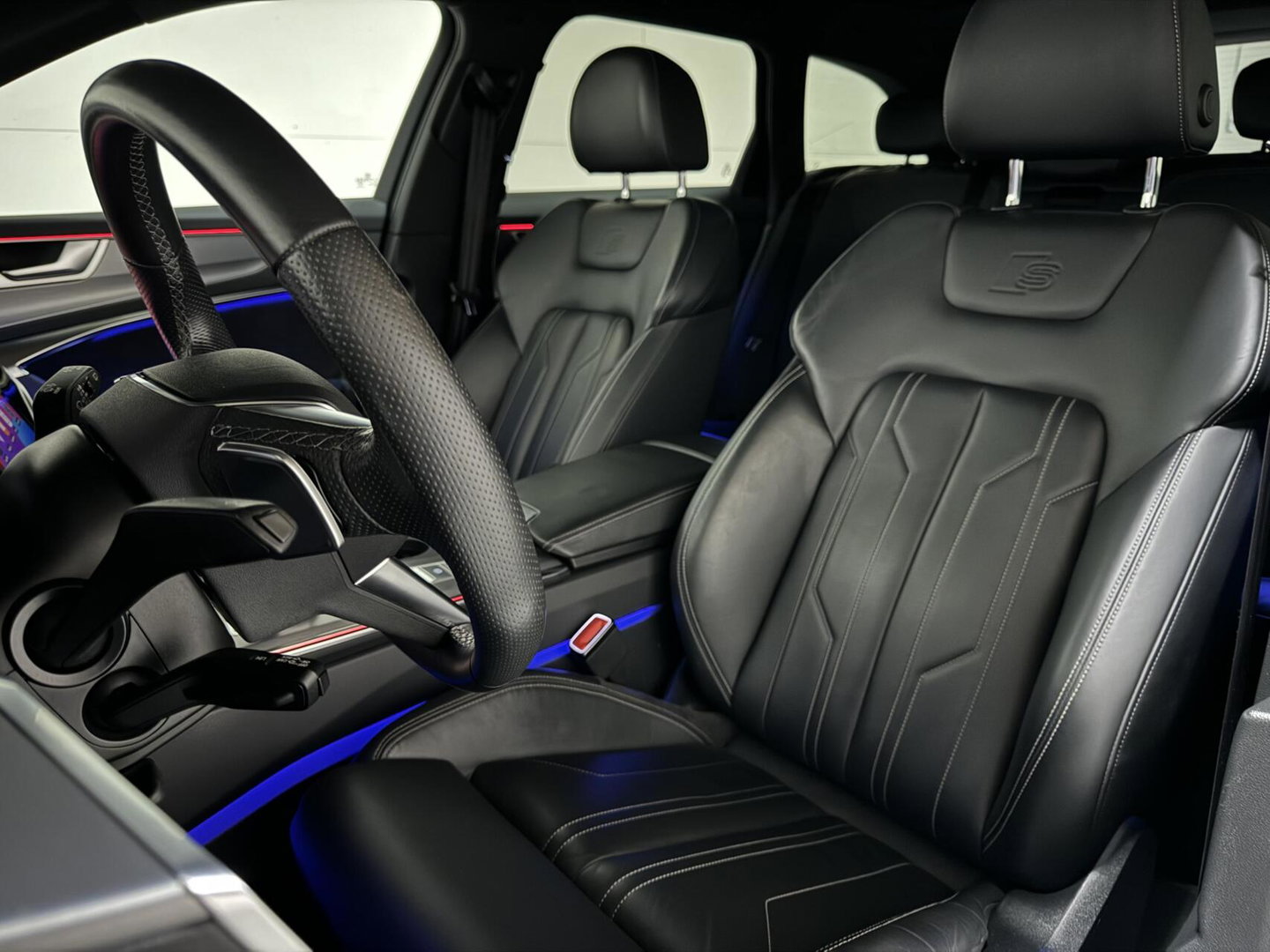 Audi A6 Avant 55 TFSI e Quattro Competition S-Line Black Edition