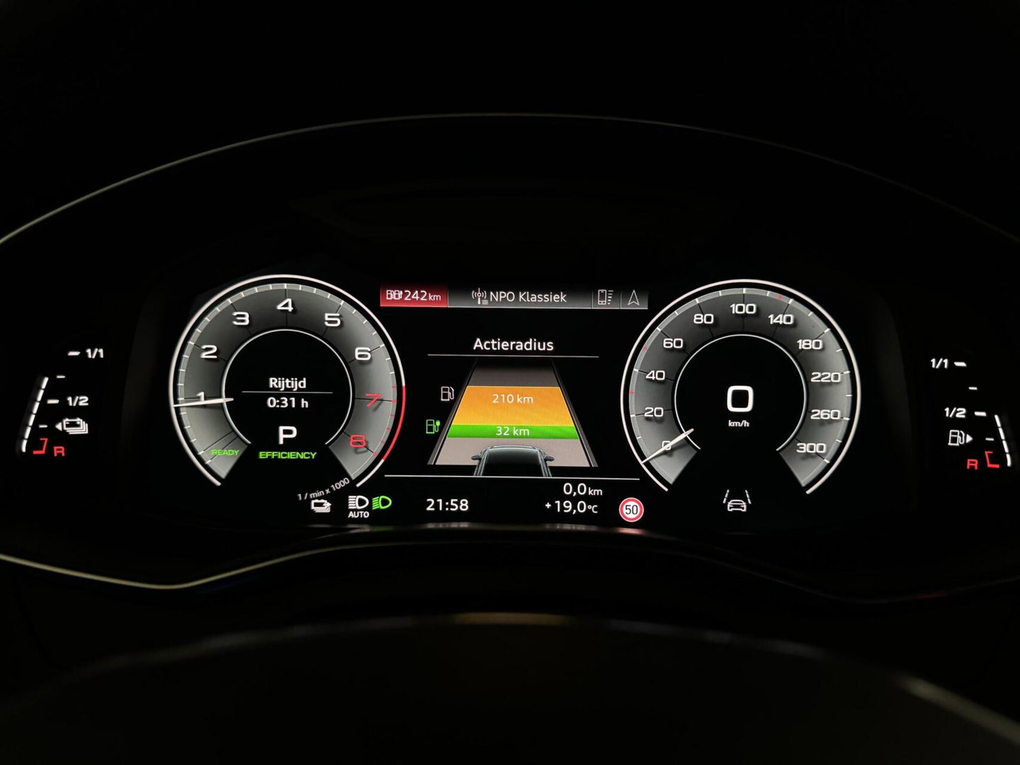 Audi A6 Avant 55 TFSI e Quattro Competition S-Line Black Edition