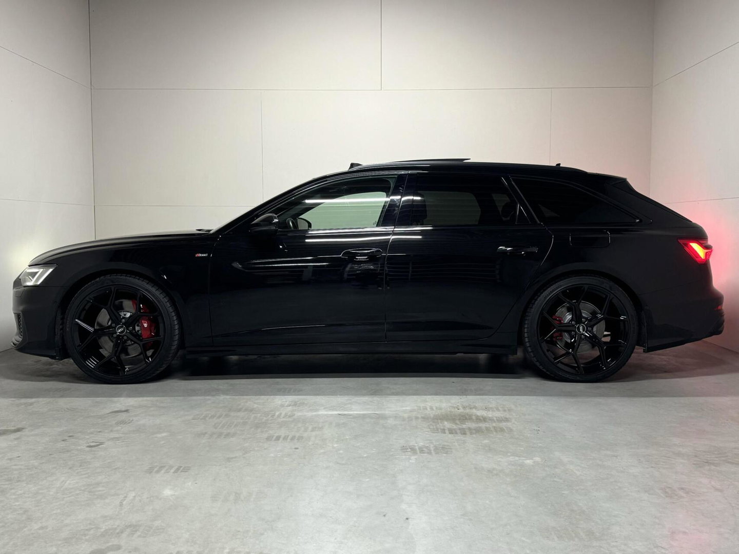 Audi A6 Avant 55 TFSI e Quattro Competition S-Line Black Edition