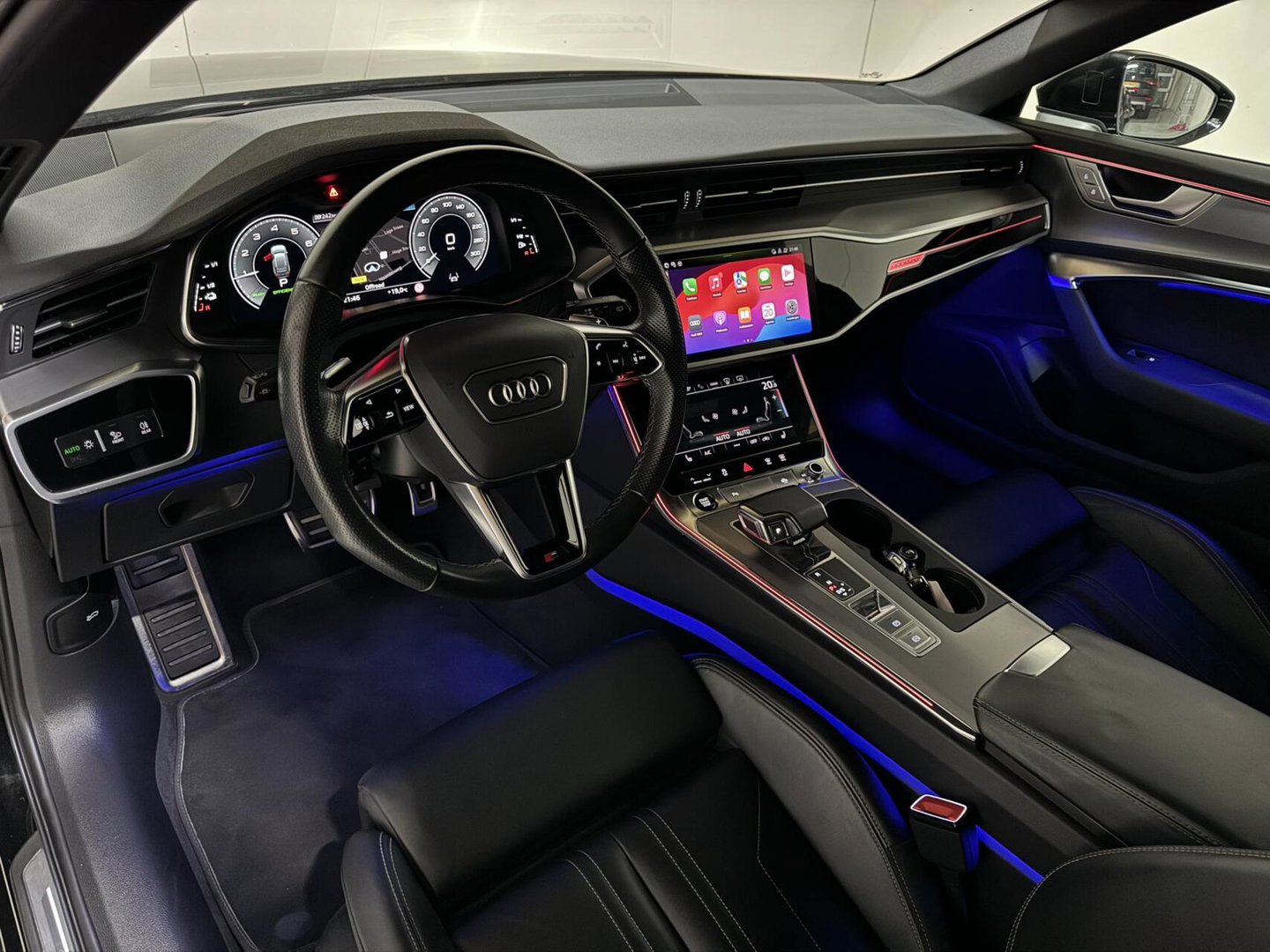 Audi A6 Avant 55 TFSI e Quattro Competition S-Line Black Edition