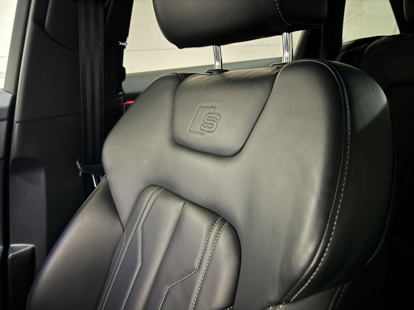 Audi A6 Avant 55 TFSI e Quattro Competition S-Line Black Edition