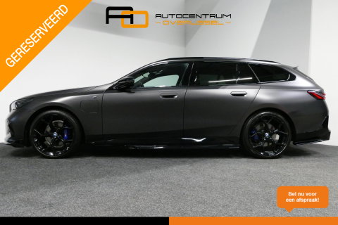 BMW 5 Serie Touring 530e xDrive M Sport Pro Edition / UNIEK!!! / M5 Look / M Sport Bodykit / Panoramadak / Stoelkoeling & -verwarming / Carbon interieur / Iconic Glow / Harman Kardon / Elektr. verstelbare voorstoelen + memory / HUD / Apple Carplay - Android Auto / Ro