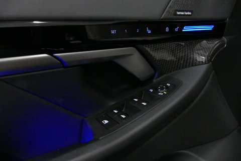 BMW 5 Serie Touring 530e xDrive M Sport Pro Edition / UNIEK!!! / M5 Look / M Sport Bodykit / Panoramadak / Stoelkoeling & -verwarming / Carbon interieur / Iconic Glow / Harman Kardon / Elektr. verstelbare voorstoelen + memory / HUD / Apple Carplay - Android Auto / Ro