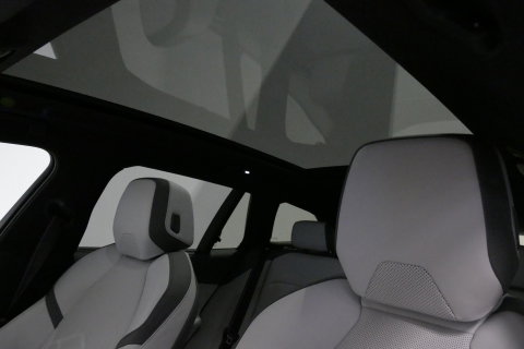 BMW 5 Serie Touring 530e xDrive M Sport Pro Edition / UNIEK!!! / M5 Look / M Sport Bodykit / Panoramadak / Stoelkoeling & -verwarming / Carbon interieur / Iconic Glow / Harman Kardon / Elektr. verstelbare voorstoelen + memory / HUD / Apple Carplay - Android Auto / Ro