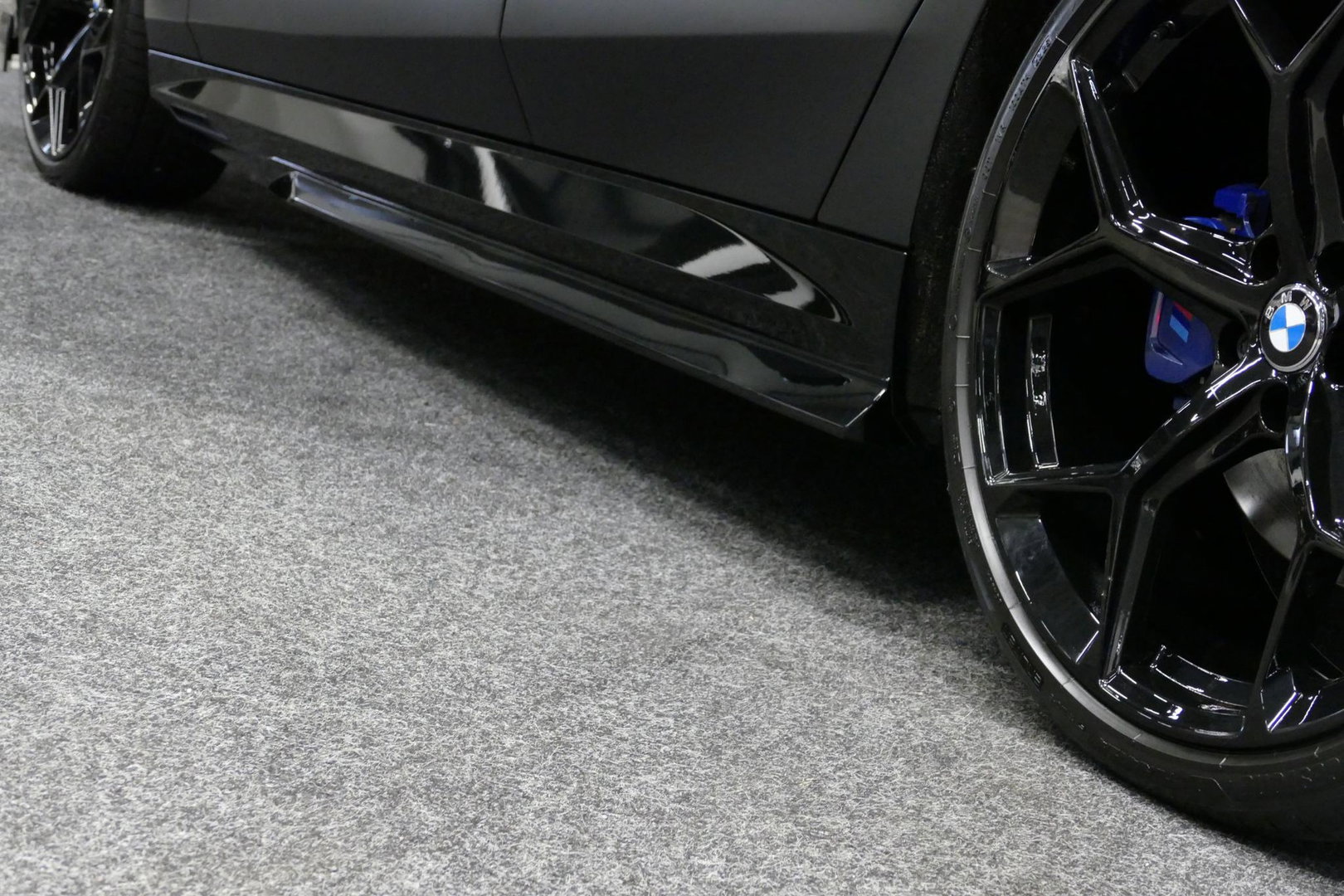 BMW 5 Serie Touring 530e xDrive M Sport Pro Edition / UNIEK!!! / M5 Look / M Sport Bodykit / Panoramadak / Stoelkoeling & -verwarming / Carbon interieur / Iconic Glow / Harman Kardon / Elektr. verstelbare voorstoelen + memory / HUD / Apple Carplay - Android Auto / Ro