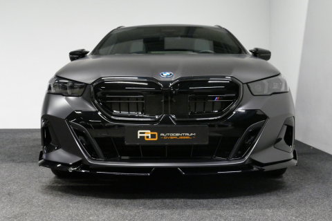 BMW 5 Serie Touring 530e xDrive M Sport Pro Edition / UNIEK!!! / M5 Look / M Sport Bodykit / Panoramadak / Stoelkoeling & -verwarming / Carbon interieur / Iconic Glow / Harman Kardon / Elektr. verstelbare voorstoelen + memory / HUD / Apple Carplay - Android Auto / Ro