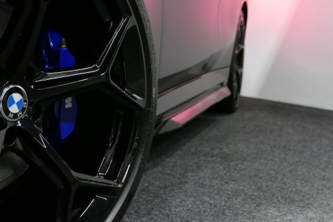 BMW 5 Serie Touring 530e xDrive M Sport Pro Edition / UNIEK!!! / M5 Look / M Sport Bodykit / Panoramadak / Stoelkoeling & -verwarming / Carbon interieur / Iconic Glow / Harman Kardon / Elektr. verstelbare voorstoelen + memory / HUD / Apple Carplay - Android Auto / Ro