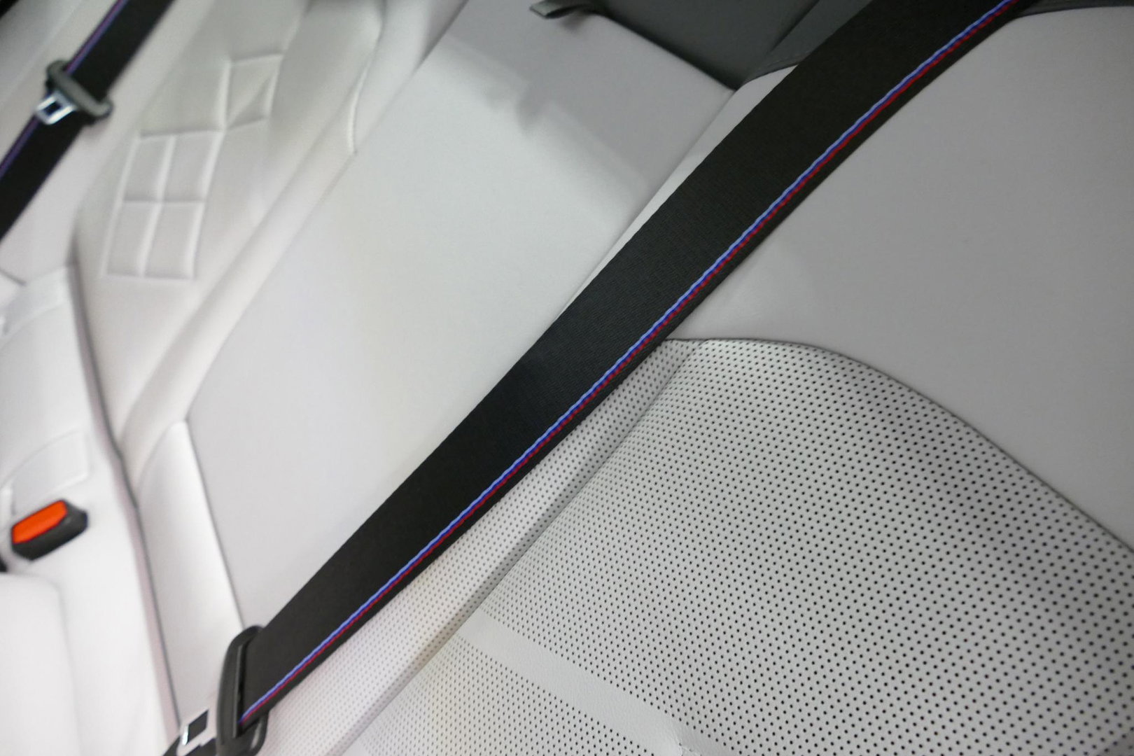 BMW 5 Serie Touring 530e xDrive M Sport Pro Edition / UNIEK!!! / M5 Look / M Sport Bodykit / Panoramadak / Stoelkoeling & -verwarming / Carbon interieur / Iconic Glow / Harman Kardon / Elektr. verstelbare voorstoelen + memory / HUD / Apple Carplay - Android Auto / Ro