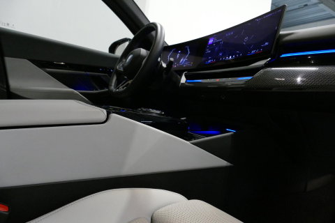 BMW 5 Serie Touring 530e xDrive M Sport Pro Edition / UNIEK!!! / M5 Look / M Sport Bodykit / Panoramadak / Stoelkoeling & -verwarming / Carbon interieur / Iconic Glow / Harman Kardon / Elektr. verstelbare voorstoelen + memory / HUD / Apple Carplay - Android Auto / Ro