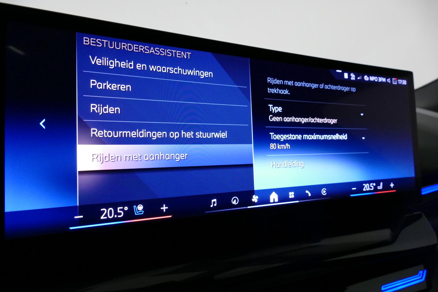 BMW 5 Serie Touring 530e xDrive M Sport Pro Edition / UNIEK!!! / M5 Look / M Sport Bodykit / Panoramadak / Stoelkoeling & -verwarming / Carbon interieur / Iconic Glow / Harman Kardon / Elektr. verstelbare voorstoelen + memory / HUD / Apple Carplay - Android Auto / Ro