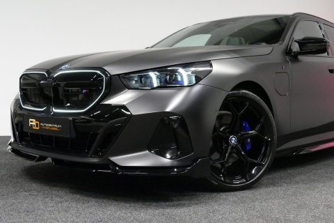 BMW 5 Serie Touring 530e xDrive M Sport Pro Edition / UNIEK!!! / M5 Look / M Sport Bodykit / Panoramadak / Stoelkoeling & -verwarming / Carbon interieur / Iconic Glow / Harman Kardon / Elektr. verstelbare voorstoelen + memory / HUD / Apple Carplay - Android Auto / Ro