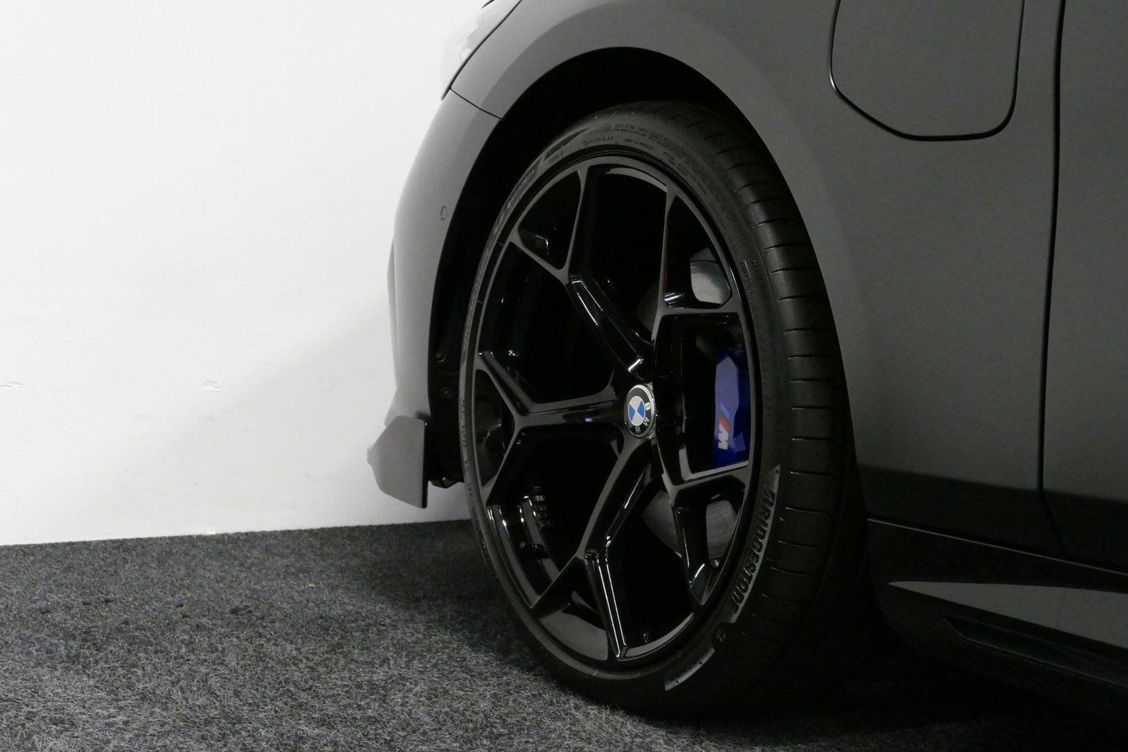 BMW 5 Serie Touring 530e xDrive M Sport Pro Edition / UNIEK!!! / M5 Look / M Sport Bodykit / Panoramadak / Stoelkoeling & -verwarming / Carbon interieur / Iconic Glow / Harman Kardon / Elektr. verstelbare voorstoelen + memory / HUD / Apple Carplay - Android Auto / Ro
