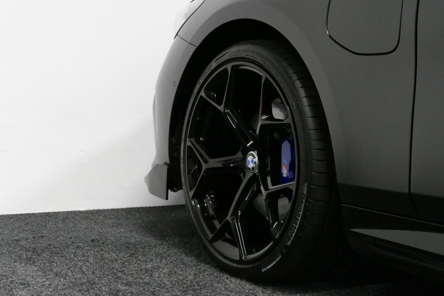 BMW 5 Serie Touring 530e xDrive M Sport Pro Edition / UNIEK!!! / M5 Look / M Sport Bodykit / Panoramadak / Stoelkoeling & -verwarming / Carbon interieur / Iconic Glow / Harman Kardon / Elektr. verstelbare voorstoelen + memory / HUD / Apple Carplay - Android Auto / Ro